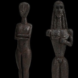 Мужчина Курос и кикладская женщина древнегреческие статуи Мужчина Курос и кикладская женщина древнегреческие статуи