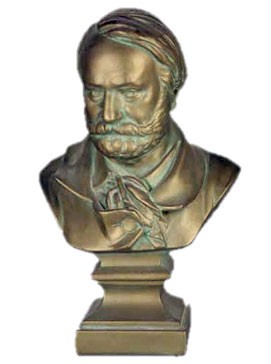 Виктор Гюго бюст