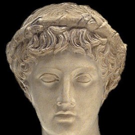 Мраморная голова юноши